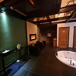 Suites Wellness A Sprimont - Logements Avec Jacuzzi Pour 2 Personnes Liefdeshotel Sprimont
