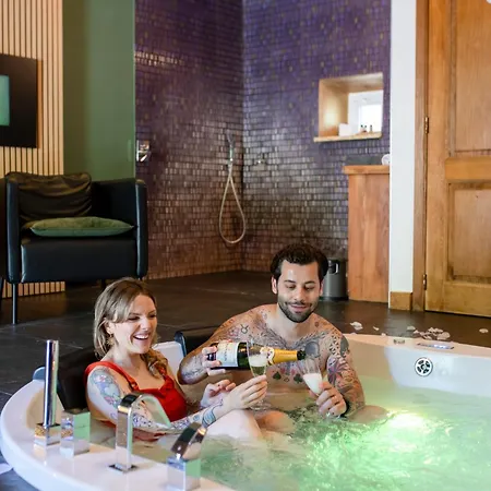 Hotel del amor Wellness A - Avec Jacuzzi Pour 2 Personnes *